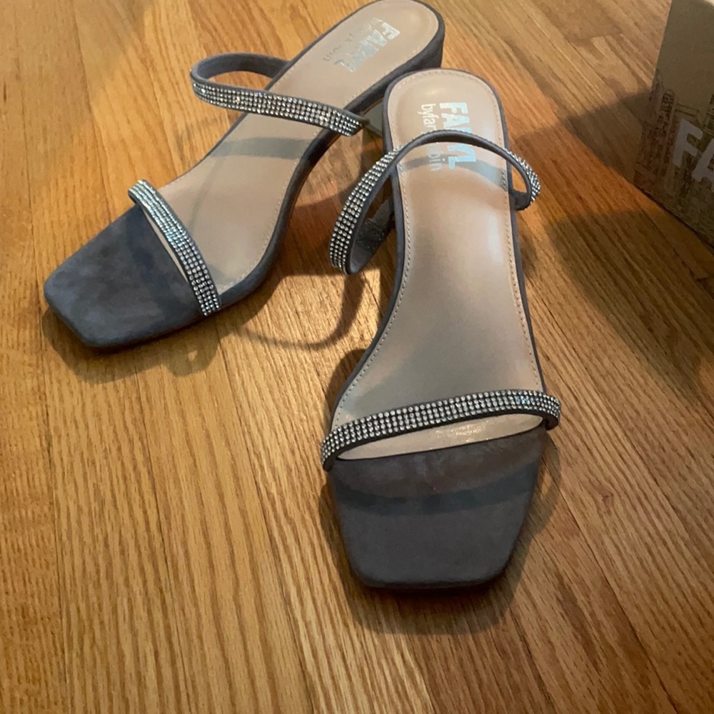 Never worn! Bought for a wedding.